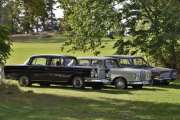 I kroken her står det også tre biler, vi begynner med den nærmeste. Det er en Mercedes-Benz 230 S fra 1966 og den rett bak er en Mercedes-Benz 220 B fra 1965, det var litt morsomt og sammenligne. Den bakerst er en Opel Kapitan A fra 1965, alle disse bilene tilhørte overklassen i sin tid