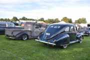 Den nærmeste her er en Lincoln Zephyr V12 Sedan fra 1939, dette er en luksusbil uten sidestykke - jeg skriver ikke mer...