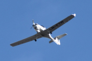 Her kommer Oslo Flyveklubb med sin Diamond DA-40 NG, dem er jo litt nysgjerrige på Ekeberg dem også