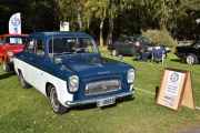 Nå har vi kommet til Ford Anglia klubben, her står det en engelsk Ford Prefect fra 1960. Jeg må innrømme at denne bilen har jeg ikke hørt om, og hvis jeg skriver 105E i tillegg så blir forvirringen enda mer