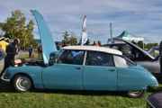 Sjekk det panseret da, vi ser på en Citroën DS som også blir kalt padda her hjemme.  Bilen er fransk og var tegnet av italienske industridesigneren Flaminio Bertoni