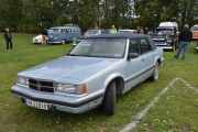 Egentlig burde jeg ha tatt bilde av alle bilene her, dette er en Dodge Dynasty fra 1989. Jeg har aldri hørt om den en gang, men det er mulig at Chrysler Corporation er inne i bilde også