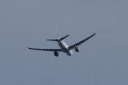 Jeg er på vei hjem igjen, men dette er Qatar Airways som flyr over oss