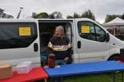 Men her er Vidar og jeg ser at flasken er tom. Nå har han en Opel Vivaro 2900 fra 2010, så han har fornyet seg litt