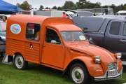 Det er en Citroën 2CV AK400 Fourgonnette fra 1977, hvorfor den heter Fourgonnette er fordi den har høyt tak