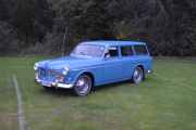 Her står det en Volvo Amazon 121 Herregårdsvogn fra 1969, da kommer nok Norsk Volvo Amazon Klubb hit i morgen. Jeg tror ikke at jeg har sett den før