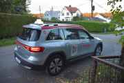 Og nå ser jeg hvilken bil jeg satt i på fredagskvelden hjem fra Ekebergmarkedet. Det var en Mercedes-Benz EQB 300 4-Matic fra 2024, selvfølgelig er den elektrisk også