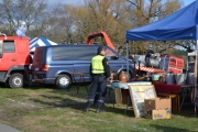 Fredag. Trygt å se at politiet er tilstede inne på plassen også.