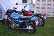 Fredag. Noen motorsykler er på plass også. Suzuki 1000 var ingen smågutt nei.