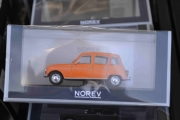 Lørdag. Og en Renault 4 også i feil skala.