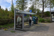 Før klokken tre står vi ved bussholdeplassen og venter på 23 bussen