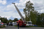 Brannbilen er allerede på plass, men skal vi ta en nærmere titt på den nå som vi er litt tidlig ute?