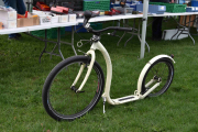 Dette er en sparkesykkel etter min smak, det står Kickbike Cruise Max på siden av den