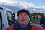 Jeg får også låne en caps, men har du prøvd å ta et selfi med speilreflekskamera? Armene blir liksom ikke lange nok