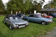 Så kommer vi til mer Ford, var jo en Ford-mann i mine guttedager før jeg tok til fornuften :-). Ok, til venstre ser vi en Ford Capri 2.3GT Automat som er en 1975 modell og den til høyre er en Ford Granada, modell vet jeg ikke men har hatt en slik selv i fargen rød 2 liters