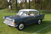 Men så dukker det opp en som er ensom og forlatt, akkurat som vår. Dette er en Lloyd Arabella, 1962 modell. Kanskje jeg skal ta kontakt så kan vi stå sammen neste gang?