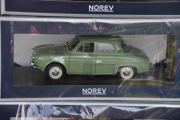 Første Renault-en vi finner nå, er nok en Renault Dauphine. Sikkert en 1953 modell men den ble produsert i fra 1956