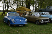 Selvfølgelig fikk jeg parkert ved siden av Ford Galaxie, men hvem har jeg fått på venstre siden? Jo, det er en Porsche 356, 1965 modell. Sist vi var i Årdal var det en Ferrari som parkerte ved siden av oss