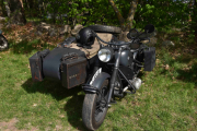 En av litt eldre årgang, det er en BMW 750 ccm. fra 1940. Kan dere se soldater var på denne, er jo fra den tiden