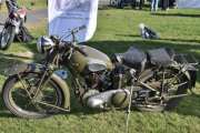 Men vi kan ikke bare se på biler, her har vi en gammel motorsykkel av merke Ariel som du ikke ser hver dag. Den er engelsk og jeg gjetter rundt 1940 åra en gang