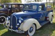 Men vi kan se på noen biler til, her er en Ford 1/2 fra 1939 med benzin kanne på stigetrinnet. Ford 1/2 Ton Pickup tror jeg det fulle navnet er
