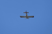 Men nå må vi følge med oppe i luften, her kommer det et Van's (EX) RV-7 fra 2020 som holder til på Kjeller flyplass