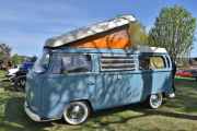 Men her står det også en klassiker, Volkswagen Transporter T2 fra rundt 1967 til 1979