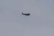 Men her kommer det et fly igjen, det er en Piper PA-28-140 fra 1967, så du finner mange veteraner i luften også