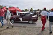 Så passerer det en Ford Anglia mens jeg selger, siden det står 71, så er det kanskje en 1971 modell? Men jeg tror ikke dette er en 1971 modell, men den kan hete Ford Anglia Sportsman