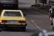 Nå har min kone kommet hjem og vi venter på bussen til Ekeberg, men jeg kan jo trene meg litt med dokumentasjonen. Dette er en Mercedes Benz 450 SL fra 1976
