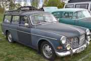 Denne kjenner vi igjen, det er en Volvo 121 fra 1965, hvis jeg skriver Volvo Amazon stasjonsvogn, så tror jeg det også blir riktig