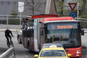 Her kommer bussen 23 Simensbråten som skal frakte oss nesten fram