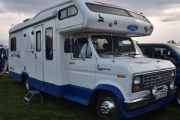 Så har jeg en mistanke på at denne fine campingbilen er en veteran også, og det stemte. Det er en Ford Triple E Regency fra 1989, også kalt Ford Econoline 350