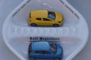 Men han har allerede kjøpt noe til meg, og det er ikke askebegeret. Han har kjøpt en Renault Clio Sport og en Renault Twingo til meg, selvfølgelig i feil skala. Dette er 1/54 og 1/64 skala, og jeg samler på 1/87. Men for kr. 50,- da kjøpte jeg begge, dette var billig
