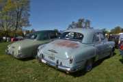 Hvis jeg sier at begge disse er en Chevrolet Styleline fra 1951 og 1952, hva sier du da? Deluxe skal du si da, ikke ofte man ser to slike ved siden av hverandre