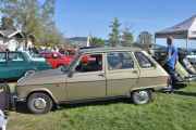 Han her har hatt en Renault 4 en gang, men når han satt seg inn her, så ønsker han seg en Renault 6 en gang