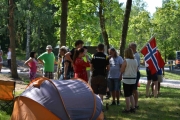 Her ser vi det norske laget med supporter teamet. Norske tresko og flagg