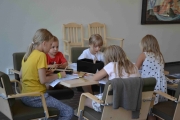 Nå må vi inn det skal holdes foredrag og barna for andre ting og pusle med