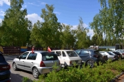 Det første jeg ser er at det er en Renault 6, farge hvit også som står der. Da er vi ikke alene