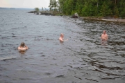 Men jeg hørte at vannet var veldig varmt, så det var nok varmere i vannet enn på land