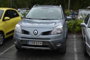 Syttende bilen er en Renault Koleos med litt hjelp