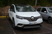 Trettiandre bilen er en Renault Espace