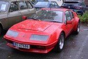 Femtifem er en Renault Alpine A-310, denne sitter min datter trygt og godt i