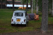Vi går opp igjen, med bilen nede ved badstuen er vi nå oppe i seksti biler men jeg vet at vi har noen til rundt omkring