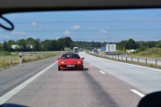 Akkurat her ligger vi i 130 men en Renault Alpine 310 vil forbi oss