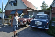 Da er vi fremme hos Ola og han har noen gamle fine biler han også