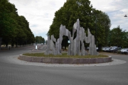 Når vi går tilbake til bilene ser jeg at noen har skjønt poenget i denne tørken. Lat som det er en fontene, ganske smart hva?