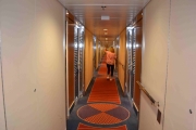 Har dere lagt merke til hvor smale korridorene er når man skal legge seg for natta?