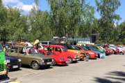 Se den rekka da folkens, og på rekka bak står det en Renault 6 farge hvit