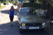 Her ser dere bærta mi ved siden av bilen før vi på onsdagen skal dra til Finland